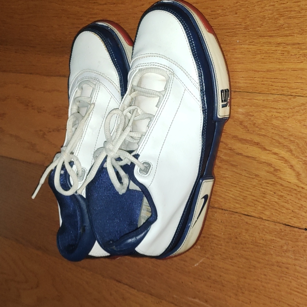 Nike L23 White  Casual Shoes Youth Size 7Y LeBron James